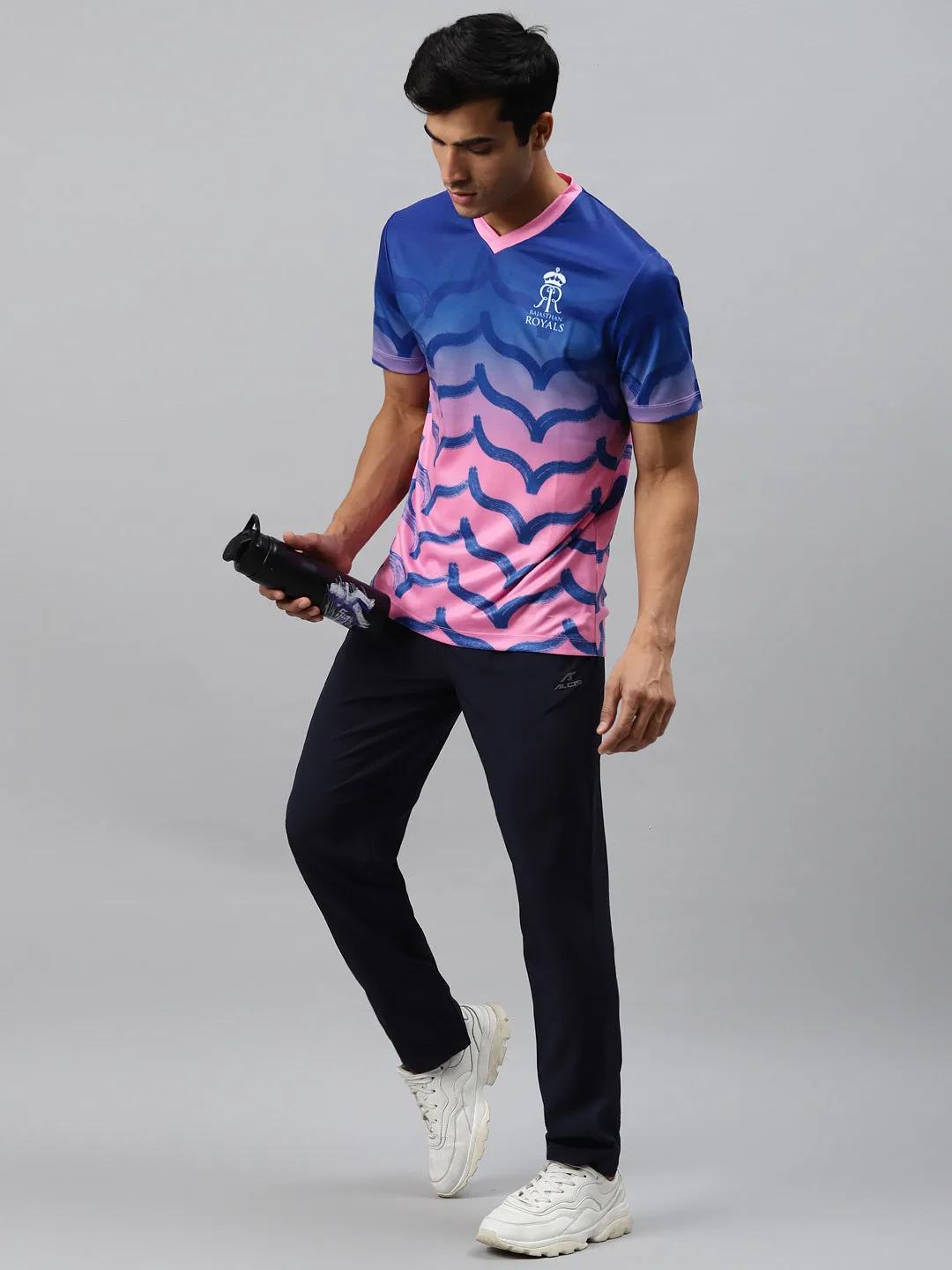 Alcis Men Blue Pink Printed Slim Fit V-Neck T-shirt